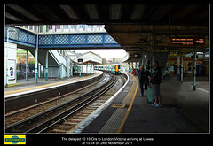 Lewes station at 10:24 on  24.11.2011