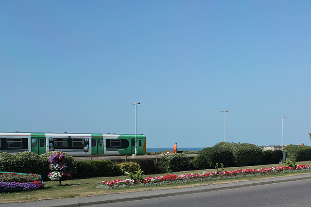 Southern 313 213 on the 10 25 passing workers reinstating Seaford's platform 2 18 7 2013