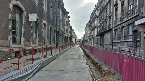 BESANCON: Travaux du tram: Avenue Fontaine Argent - 02.