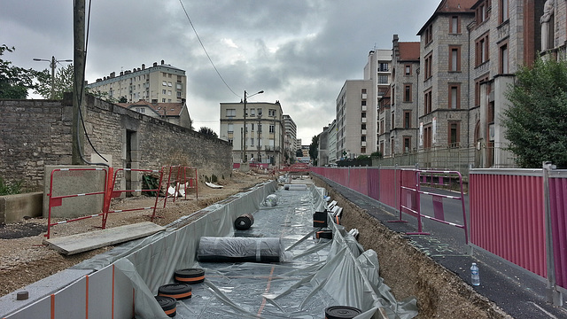 BESANCON: Travaux du tram: Avenue Fontaine Argent - 07.