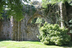 Ancien portail de l'abbaye de Nanteuil-en-Vallée