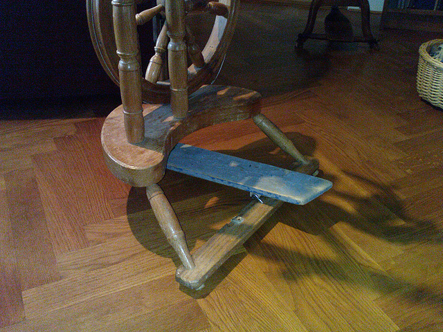 Re-designed new treadle for my Lithuanian spinning wheel