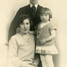Erna og Karl Kristoffersen, med datteren Mary.