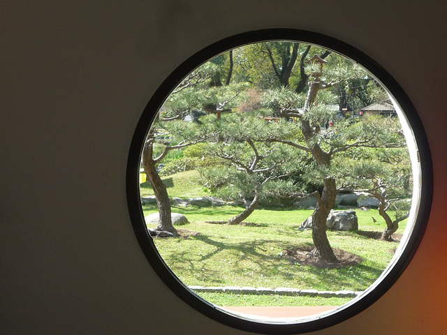 Ventana redonda del Jardín Japonés de Buenos Aires