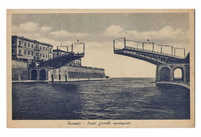 Taranto Ponte Girevole semiaperto