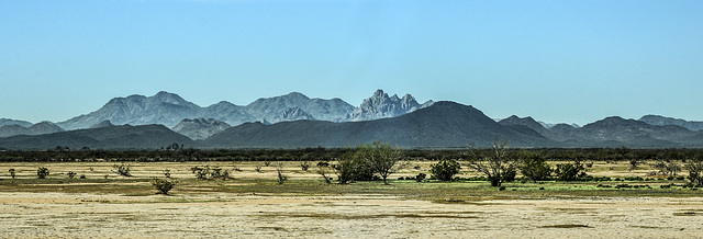 Am Fuß der blauen Berge