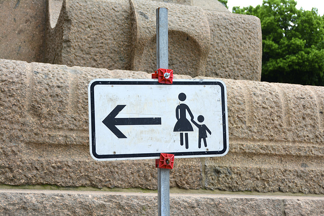 Leipzig 2013 – Mothers and children go to the left