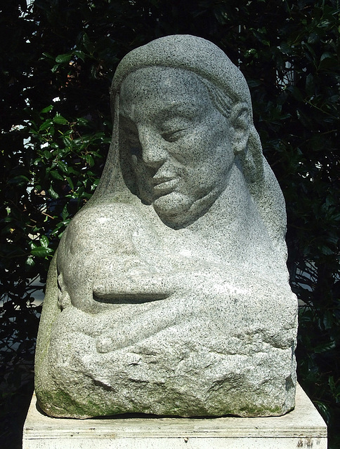 Maternity by Jose de Creeft in the Nassau County Museum of Art, September 2009