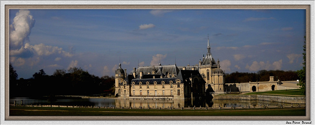 Chateau en plan large
