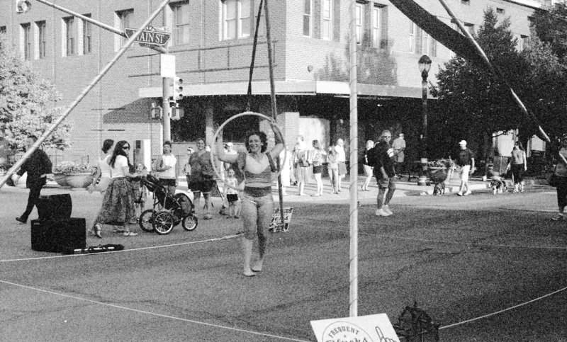 Longmont Street Fair - Acrobat