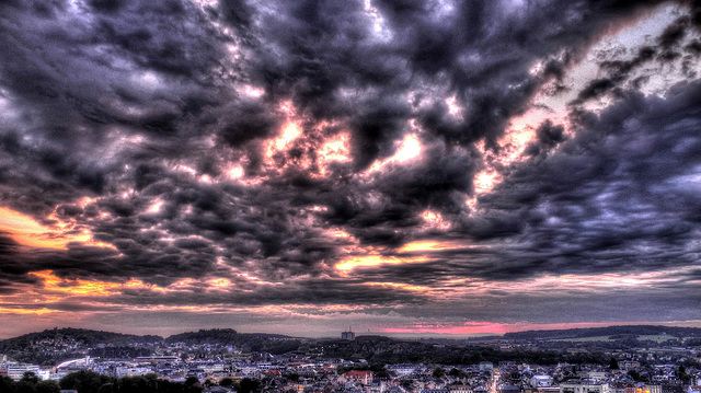 BELFORT: 2014.09.19. Levé su soleil à travers les nuages.