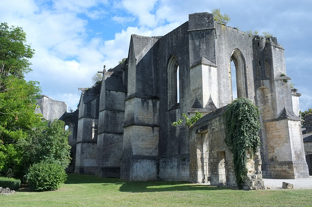 Ruines de l'abbaye de la Couronne