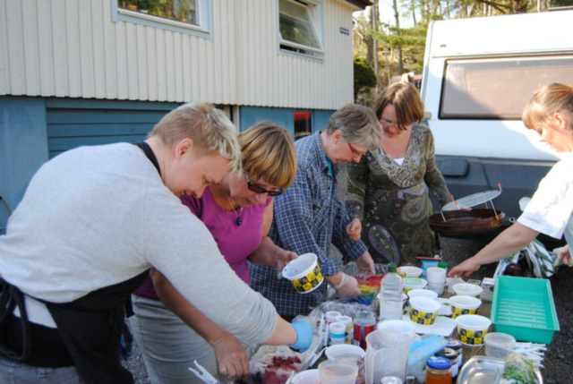 Dyeing Class with Dineke de With (scarlet top) Dyeing Class with Dineke de With (scarlet top)