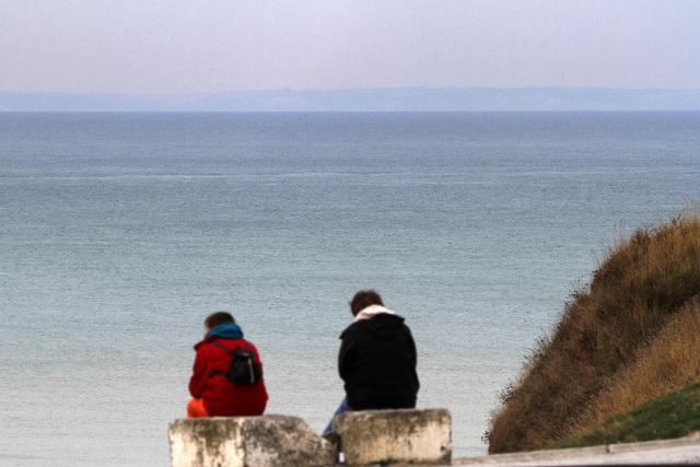 Contempler la côte Anglaise