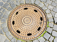 Weimar 2013 – GDR manhole cover