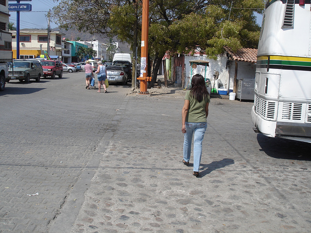 Mexicaine en jeans et talons hauts / Mexican girl in jeans and high heels -Photo originale