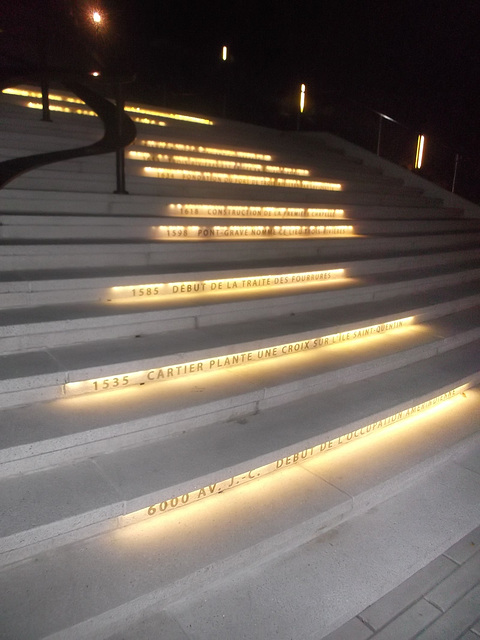 Escaliers alphabétiques / Alphabetic stairs.