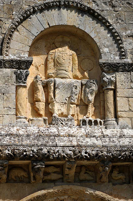 Sculptures du portail de l'église St-Pierre de Melle