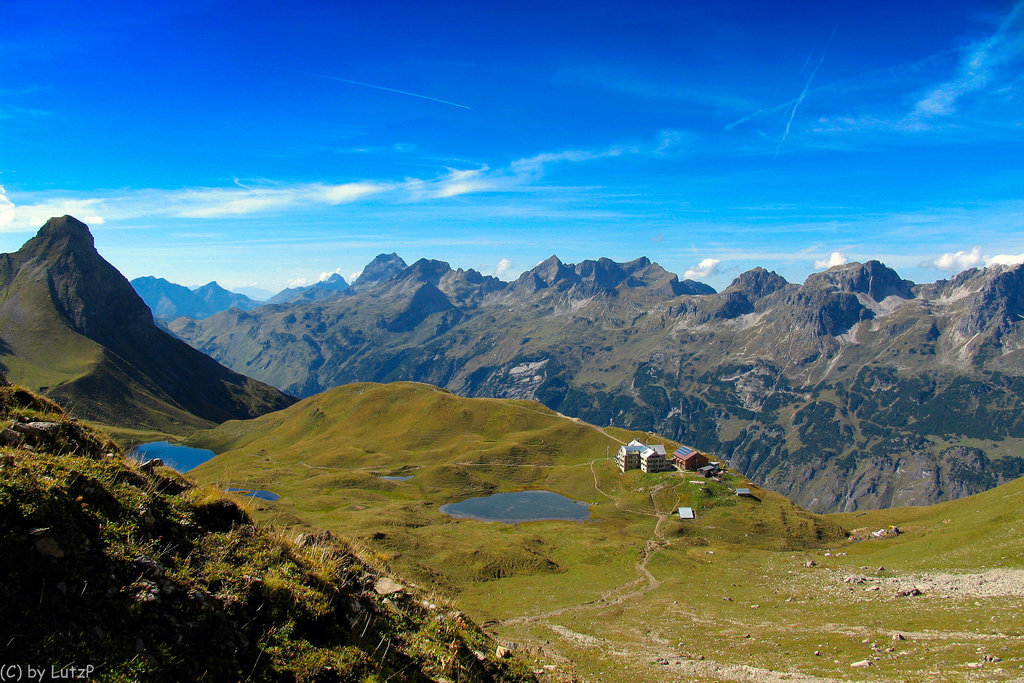 Blick zurück zur Rappenseehütte mit kleinem und großem Rappensee und Rappenkopf (300°)
