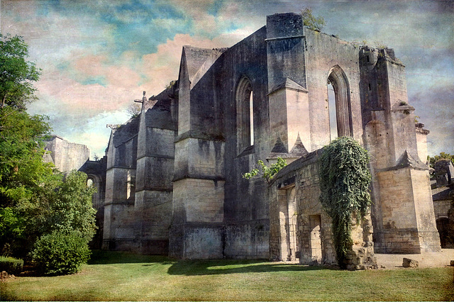 Ruines de l'abbaye de la Couronne