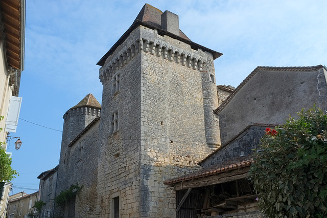 Le donjon du château de Varaignes