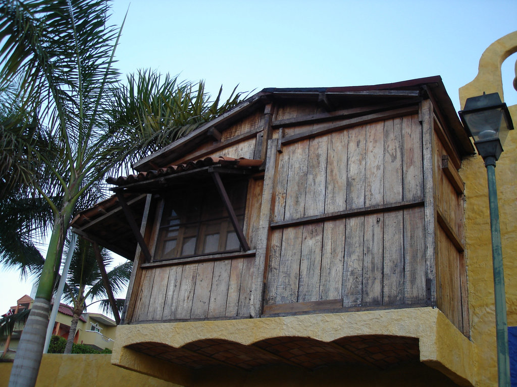 Shed house in the air/ Rusticité mexicaine dans toute sa haute splendeur.