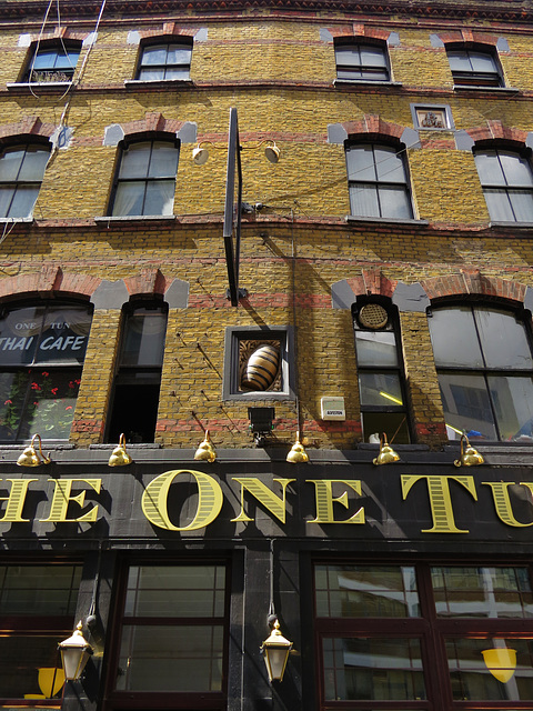 one tun pub, saffron hill, london