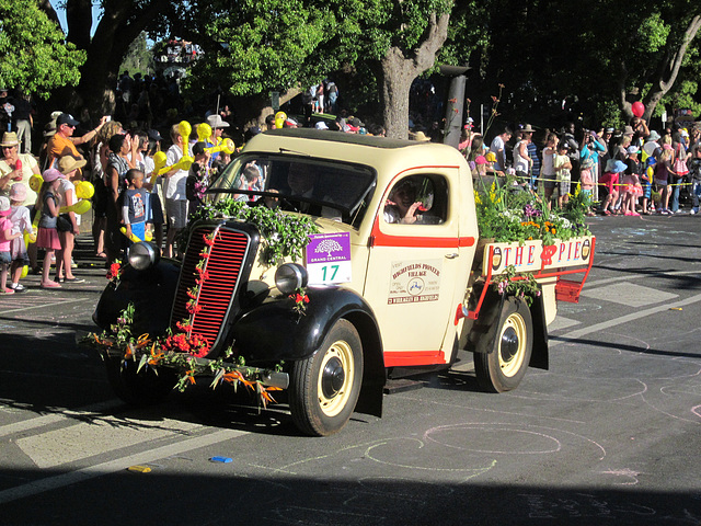 TmbaCarnivalFlowers201309 020