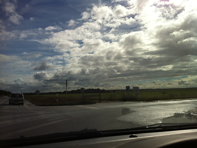 Nuages sur la route