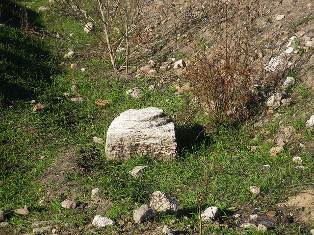 Ratiaria : base de colonne.