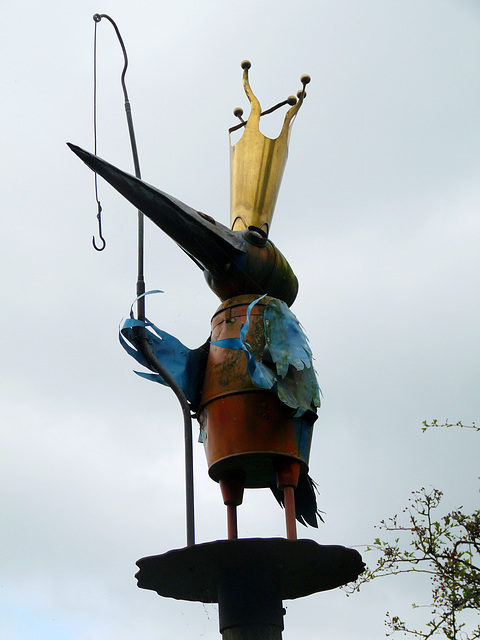 Angling Kingfisher Sculpture