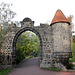 Allée sud - Ancienne porte du château de Bien-Assis