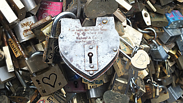 Unis pour toujours..!Les cadenas d’amour du pont de l’Archevêché