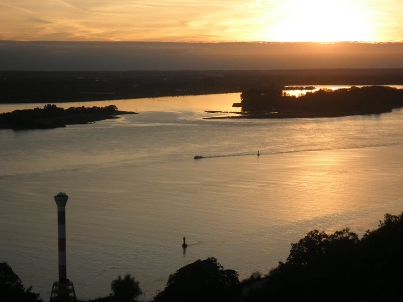 Sonnenuntergang über der Elbe