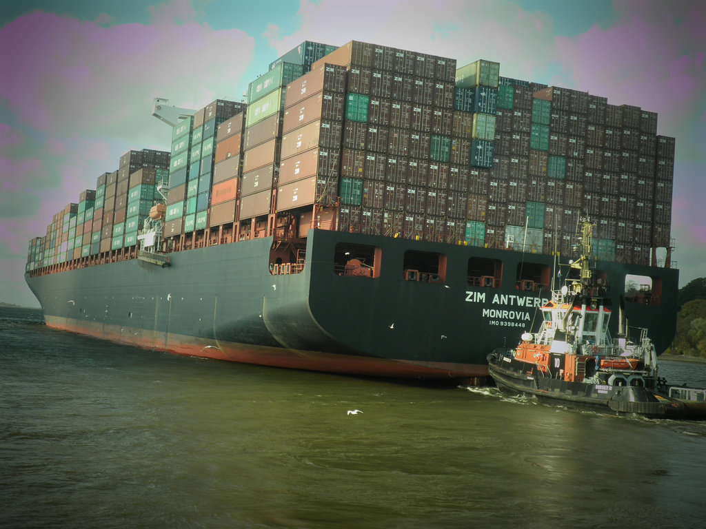 ZIM ANTWERP mit Bugsierer