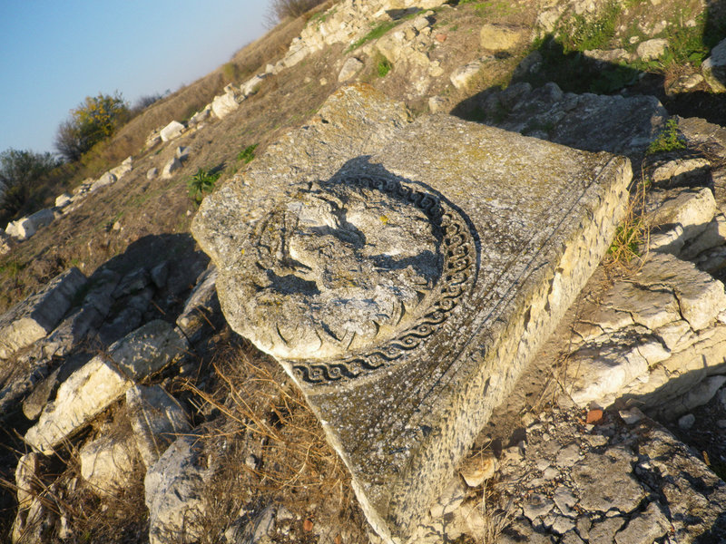 Médaillon du temple de Fortuna.