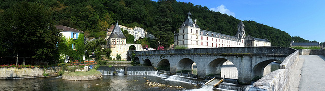 Le pont coudé et l'abbaye de Brantôme