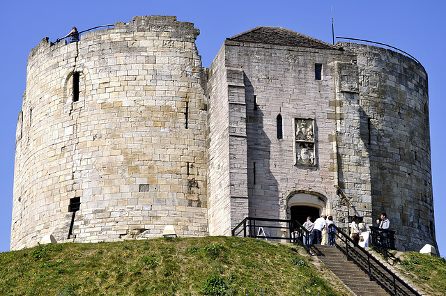 York castle ("Clifford's Tower").