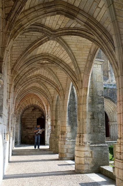 Galerie du cloître de l'abbaye de Brantôme