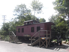 Habitat ferroviaire / Stairway to railway property.