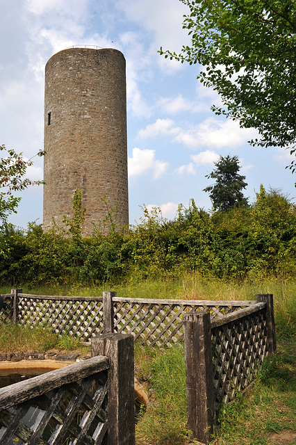 Donjon du château de Chalus-Chabrol