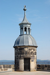 turo kun sunhorloĝo (Turm mit Sonnenuhr)