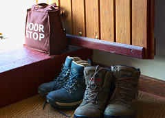 Door stop, arrangement with boots