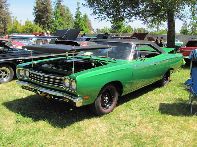 1969 Plymouth Road Runner 440 6BBL