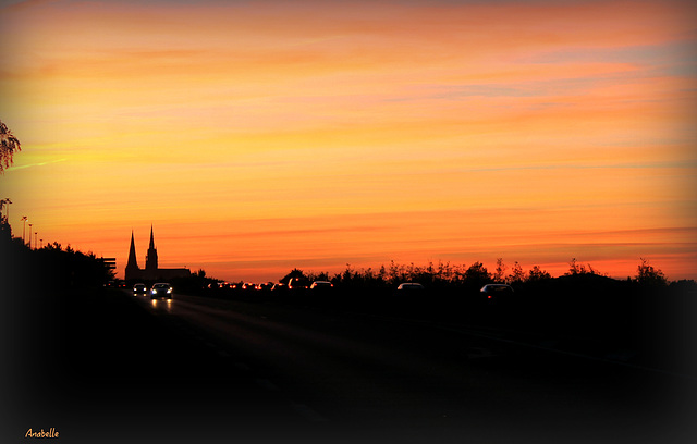 coucher du soleil sur Chartres