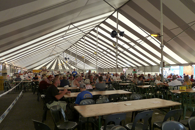 Oldtimerfestival Ravels 2013 – Beer tent