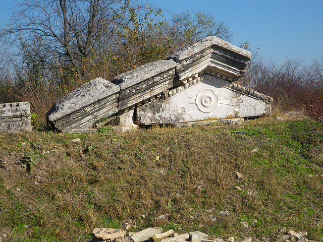 Nicopolis ad Istrum : Architrave du Thermoperipathos