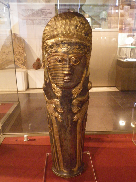 Musée national d'Histoire : figure thrace.