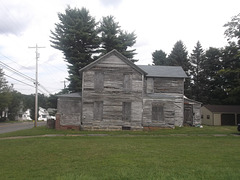 Maison fatiguée/ Tired house.