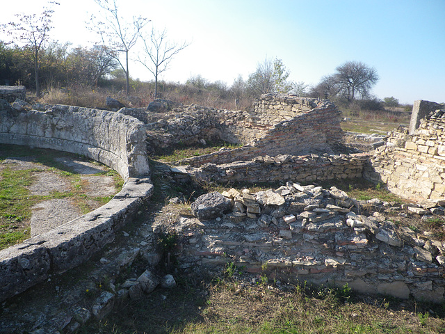 Les gradins du théâtre de Nicopolis ad Istrum.